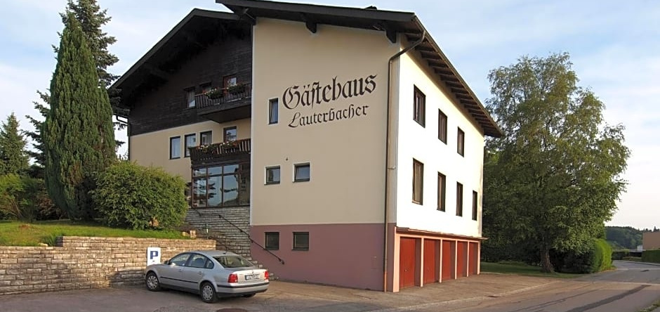 Gästehaus Lauterbacher, 瓦勒湖畔诺伊马克特 — 照片 1