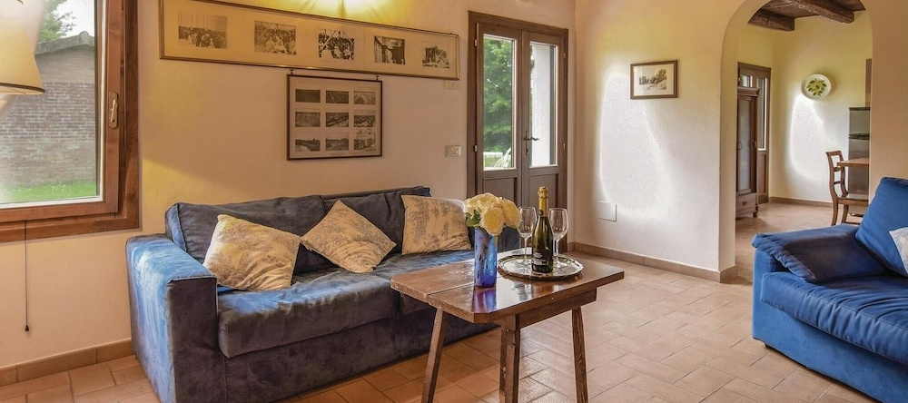 Stunning Home in Taglio di Po RO With 2 Bedrooms, Wifi and Outdoor Swimming Pool, Taglio di Po — photo 1