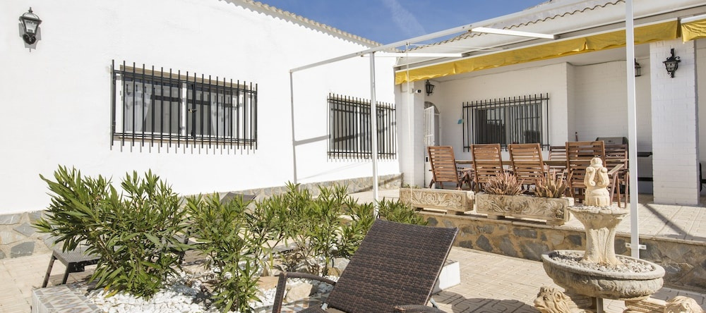 Remarkable 5-bed Villa in Fortuna, Fortuna — photo 1