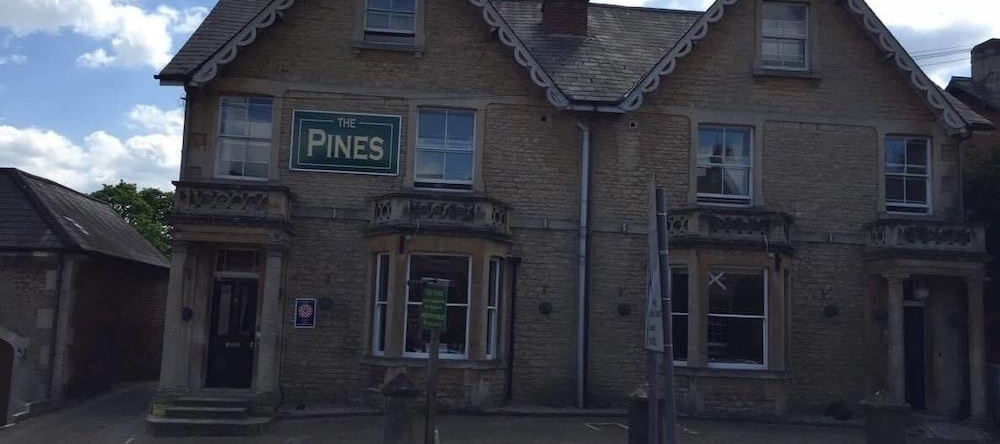 The Pines Guest Accommodation, Chippenham — photo 1