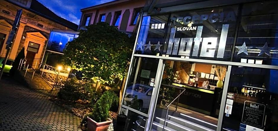 Hotel Slovan, 卢切内茨 — 照片 1
