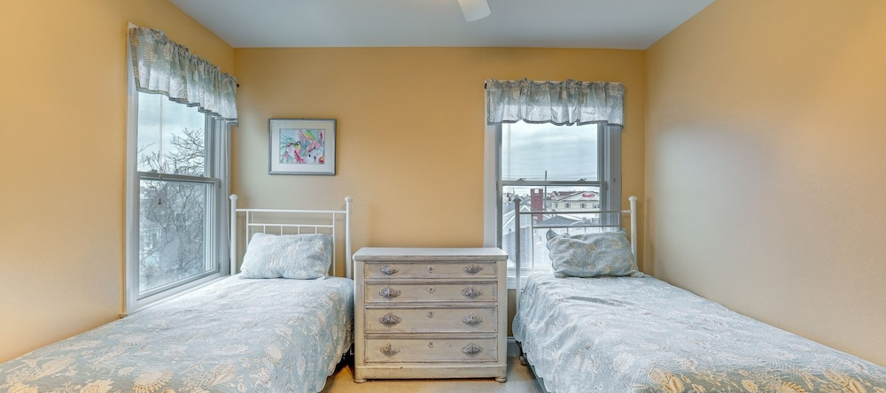 Long Beach Island Townhome W/ Rooftop Deck & Grill, Бич-Хейвен — фото 1