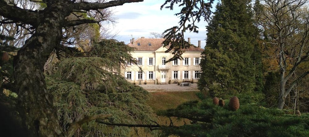 Chateau de Thuries, 雷韦尔 — 照片 1