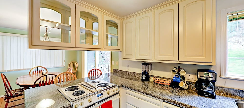 Wine Country Home 3 Bedrooms 3 Bathrooms Home, 博塞尔 — 照片 1
