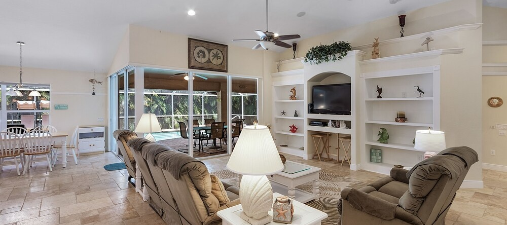 Villa Spain - Family Oasis In The Most Sought Area Of Cape Coral, Кейп-Корал — фото 1
