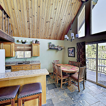 New Listing! Cozy W/ Game Room & Decks 2 Bedroom Home, 双峰 — 照片 4