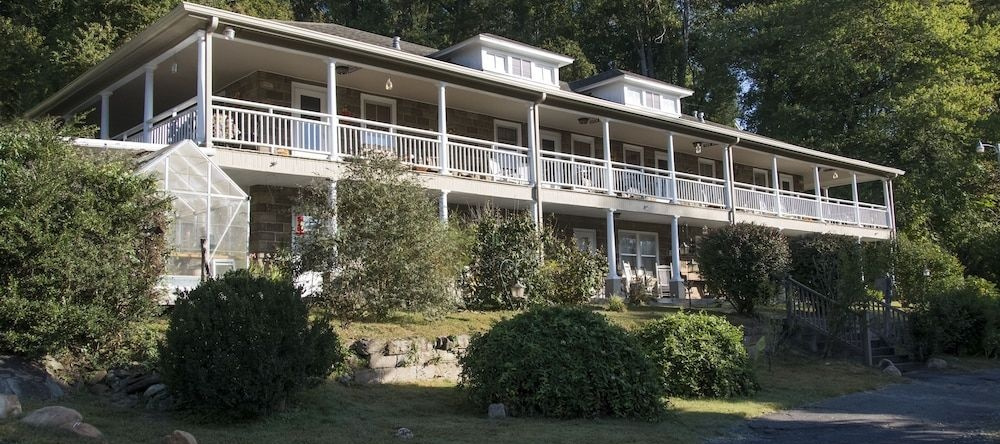 Calhoun House Inn & Suites, Брайсон-Сити — фото 1