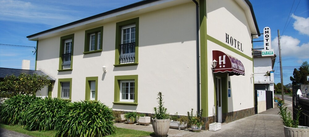 Hotel Zabala Luarca, 阿尔穆纳 — 照片 1