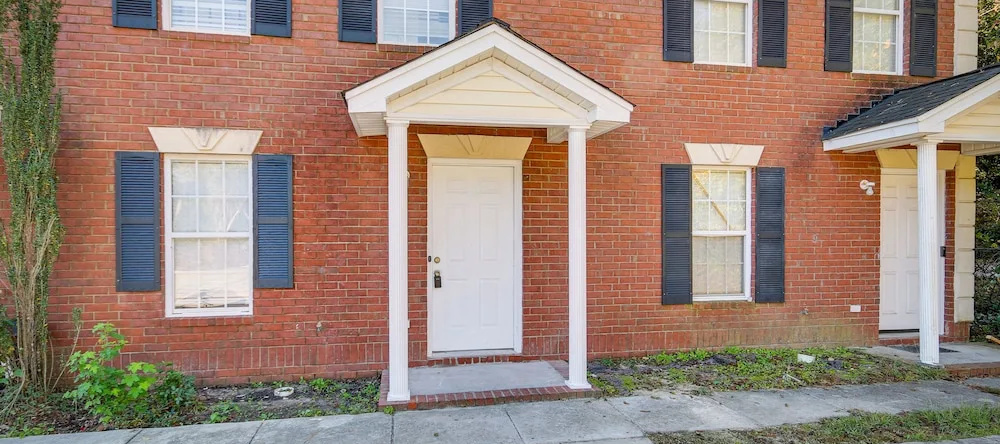 Quaint Orangeburg Townhome Near Hospitals & Campus, Orangeburg — photo 1