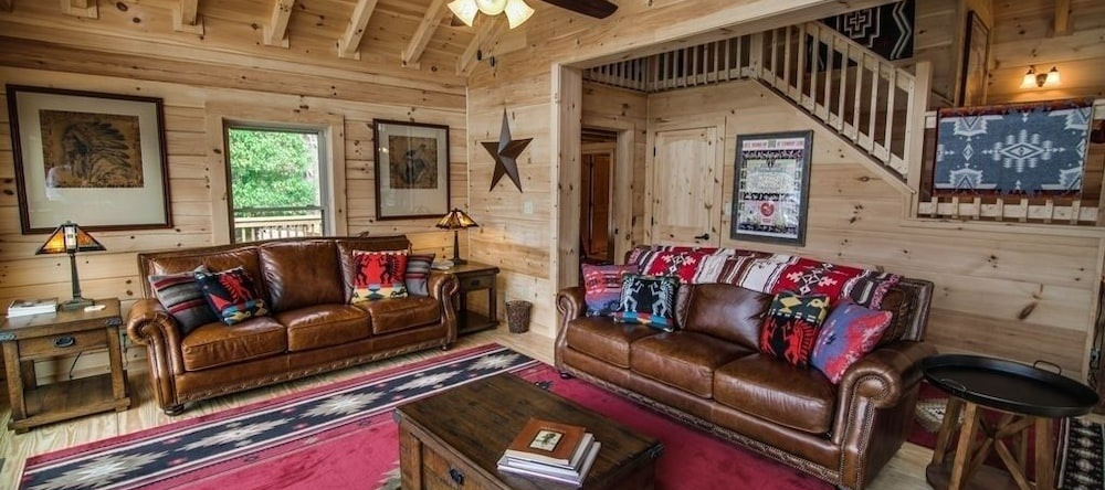Large Lakefront Cabin W/kayaks And Boathouse 5 Bedroom Home, 卢尔湖 — 照片 1
