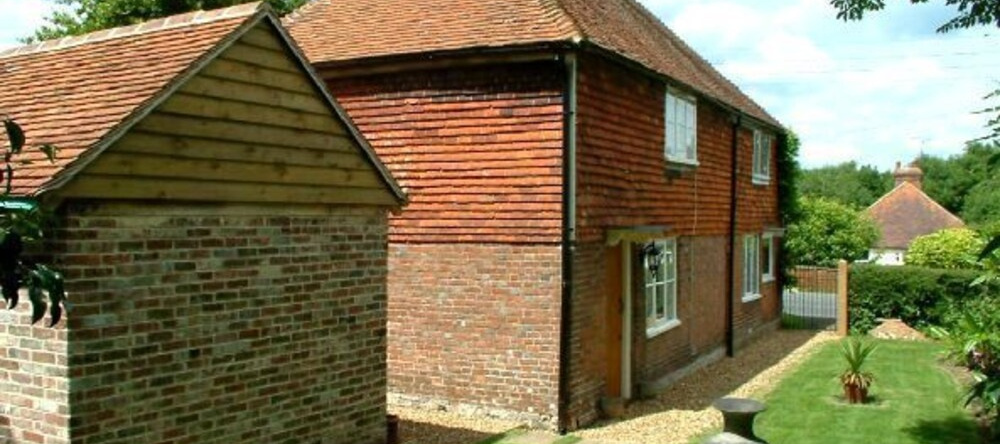 Appletree Cottage, Peasmarsh — photo 1