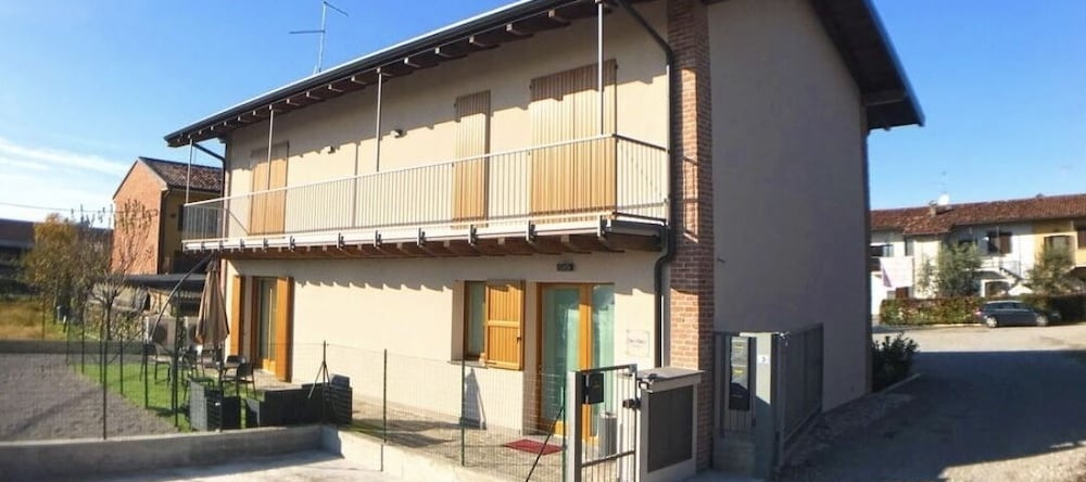 Bonne Nuit Guest House, Azzano San Paolo — photo 1