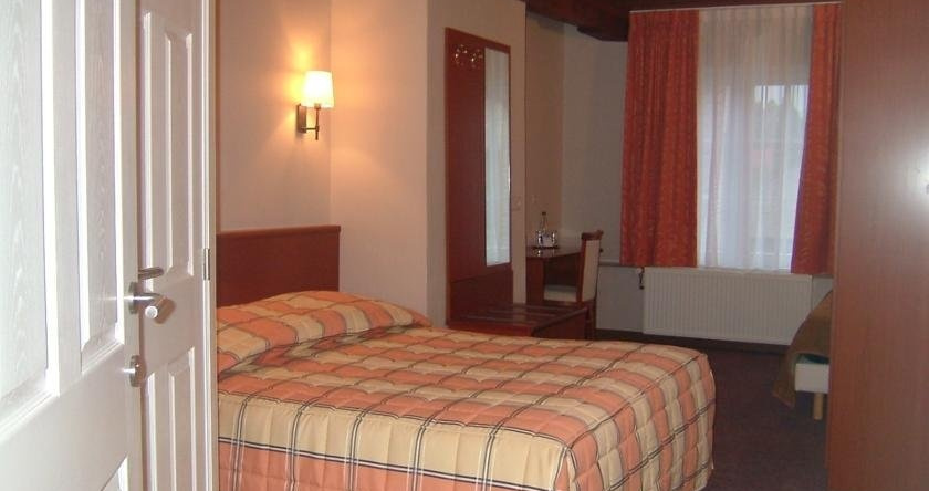 Salons Driekoningen Hotel, Veurne — photo 1