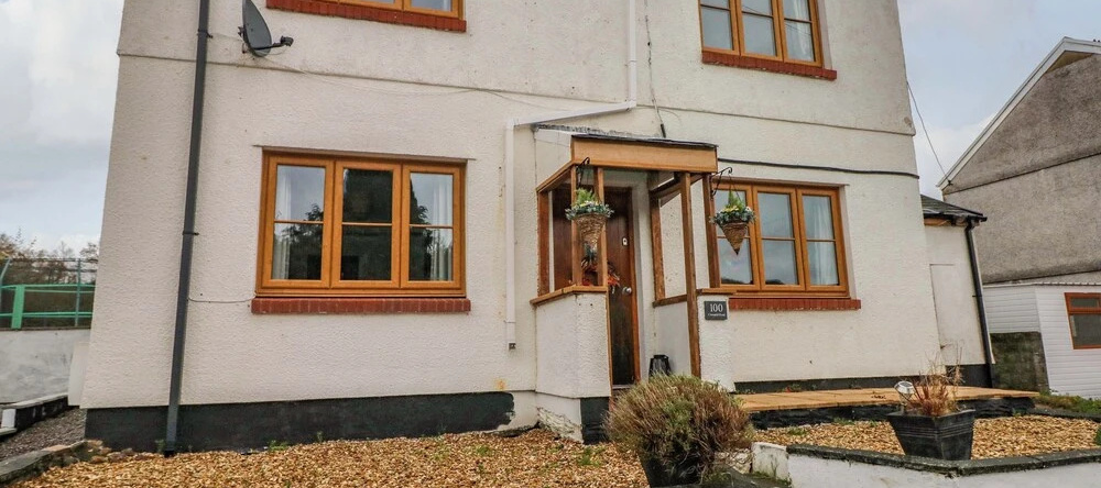 100 Cwmphil Road, Ystradgynlais — photo 1