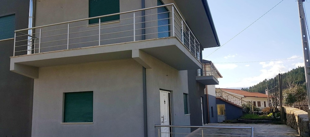 House With 4 Bedrooms in Montão, With Wonderful Mountain View and Furn, 蒙丁德巴什图 — 照片 1