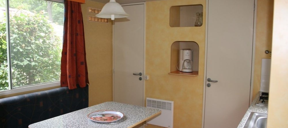 Country Camp camping Château La Grange Fort, Les Pradeaux — photo 1