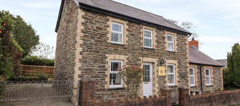 Cozy Cwtch Cottage, Llandyfriog — фото 1