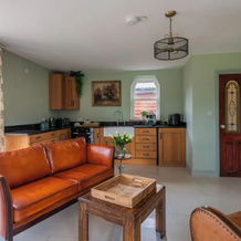 Self-contained Cosy one Bedroom Holiday Barn, Cowbridge — photo 2