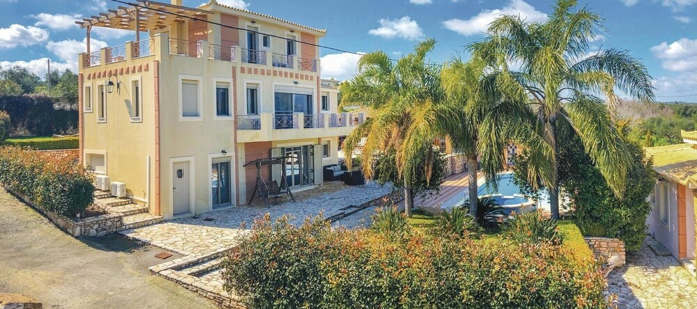 Nice Home in Koroni with Hot Tub, WiFi, Outdoor Swimming Pool, 科罗尼 — 照片 1