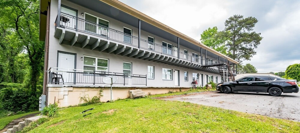 Newly Renovated Luxury Apartment Near Coffee Shops & More! 2 Bedroom Apts by Redawning, Macon — photo 1