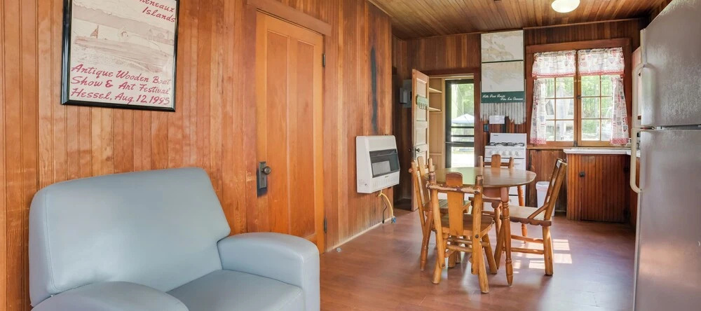 Boat, Paddle & Swim! Lakefront Cabin in Cedarville, Cedarville — photo 1