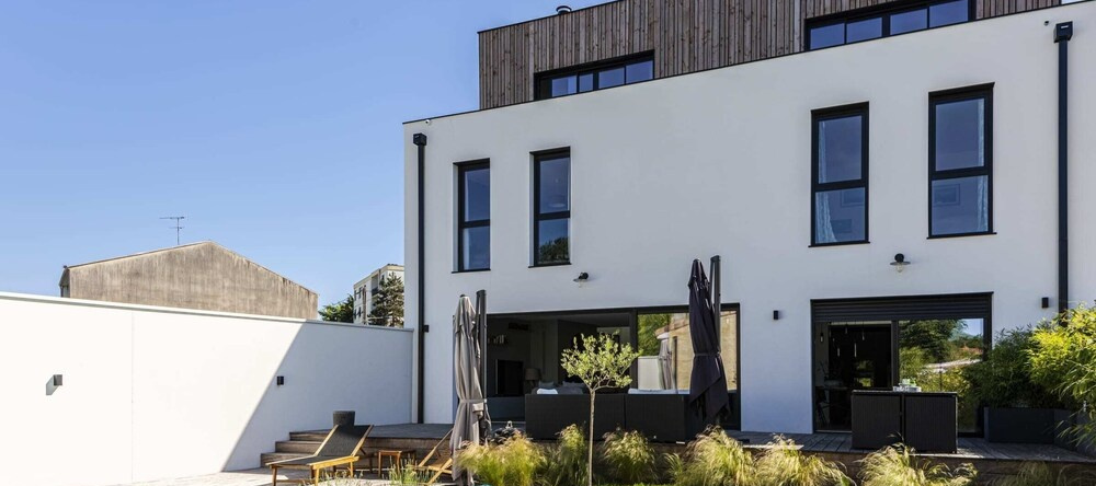 Stunning Home with Private Pool and Patio by GuestReady, Bordeaux — photo 1