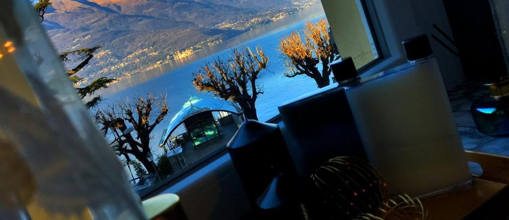 Fall In Love with Como Lake, 贝拉诺 — 照片 1