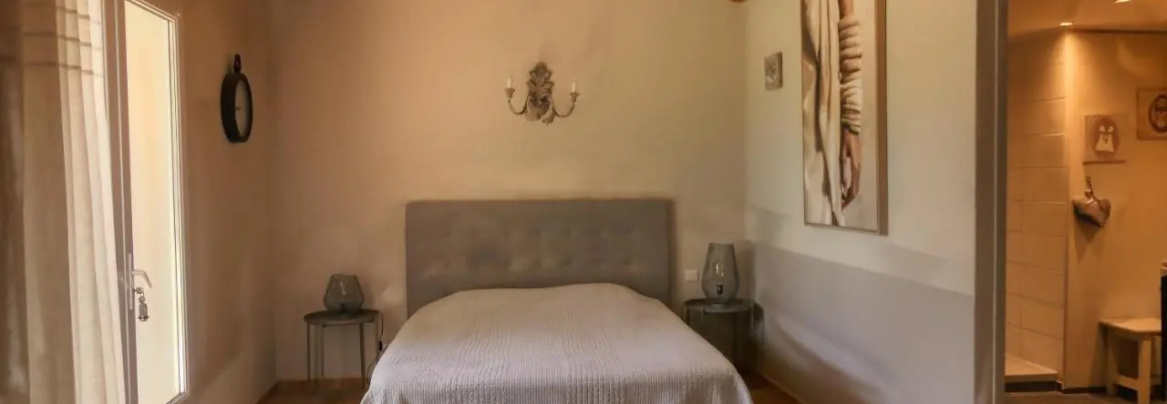 Jade En Provence, Везон-ла-Ромен — фото 1