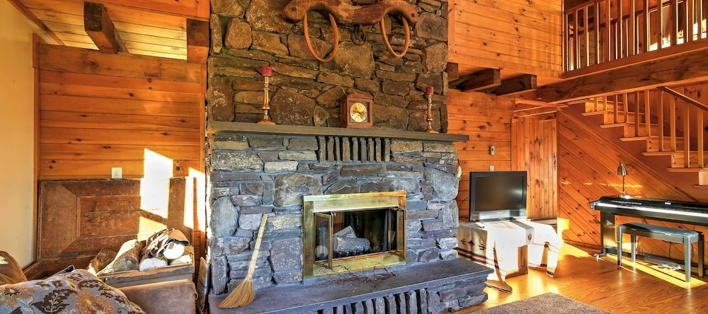'bearpen Lodge' on 125 Acres - Near Belleayre Mtn!, 梅普尔克雷斯特 — 照片 1