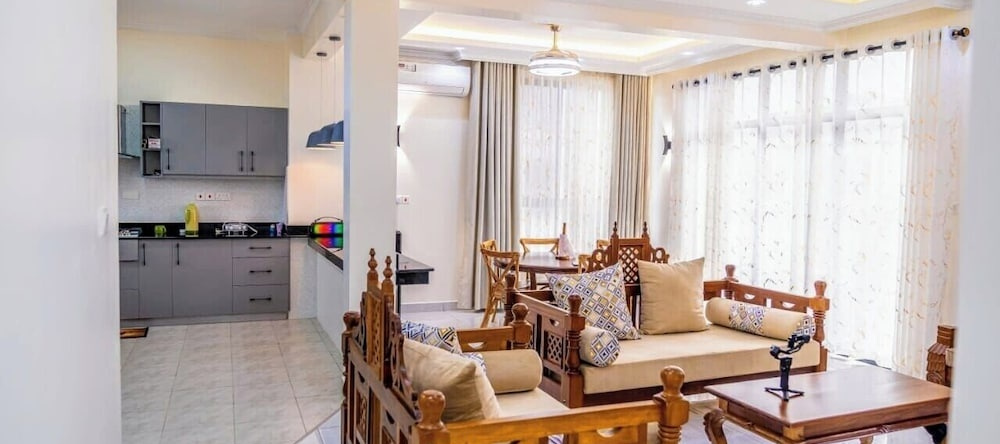 Luxurious 3-Bedroom Villa With Ocean Views In Diani Beach, Диани-Бич — фото 1