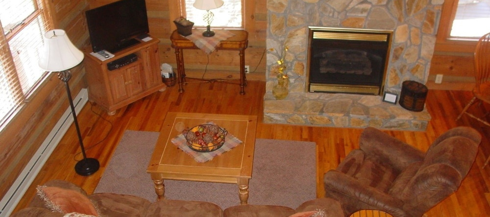 Stones Throw 2 Bedrooms 2 Bathrooms Cabin, 布洛英罗克 — 照片 1