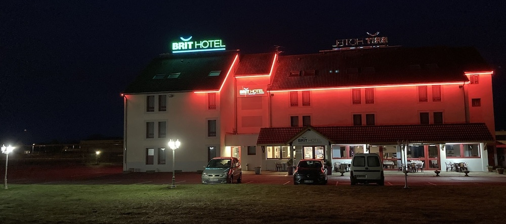 Brit Hotel Essentiel Moulins Avermes, Аверм — фото 1