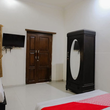 OYO 1190 Ndalem Katong Guest House, 波诺罗戈 — 照片 3