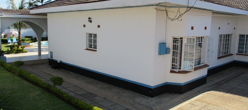 Blue Lagoon Lodge Blantyre, Blantyre — photo 1