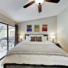 New Listing! Stunning Lakefront W/ Hot Tub & Cove 4 Bedroom Home, 斯派斯伍德 — 照片 2