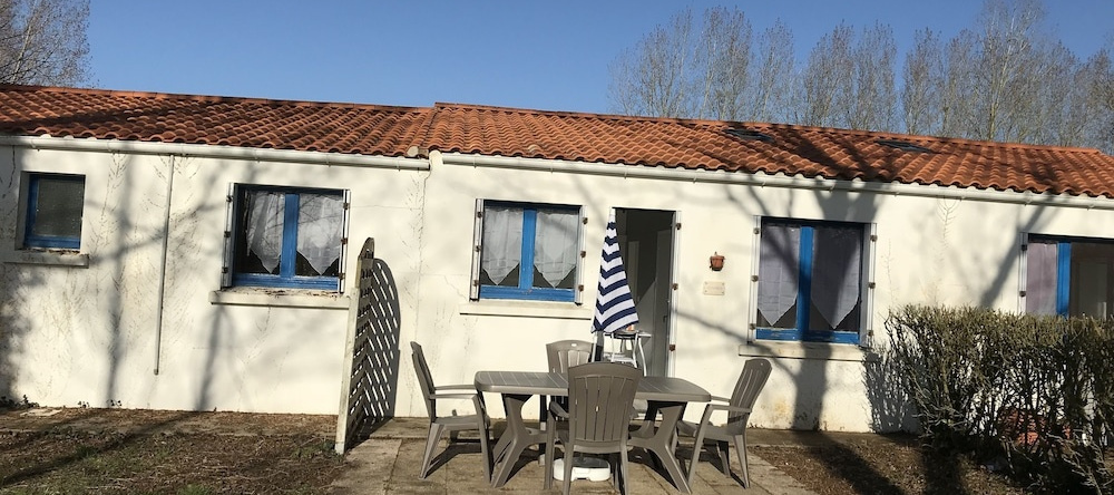 Les Gites De Montmartre, 勒佩里耶 — 照片 1