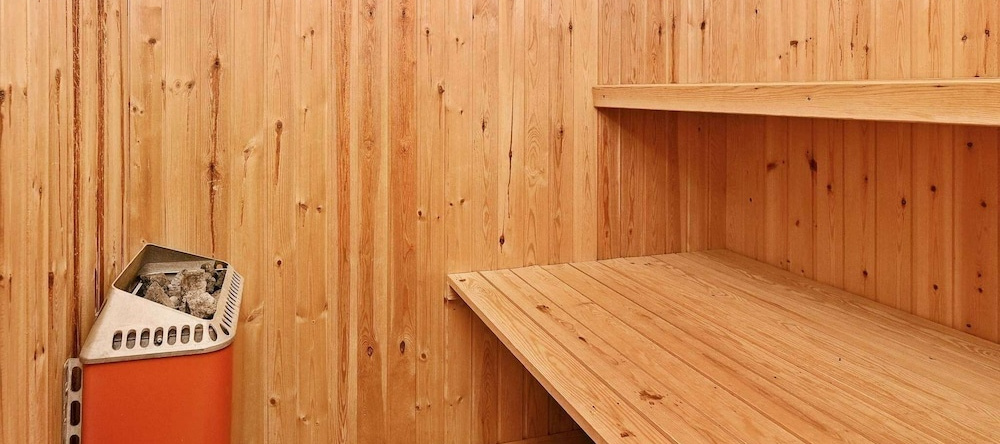 Tranquil Holiday Home In Henne With Sauna, Хенне — фото 1
