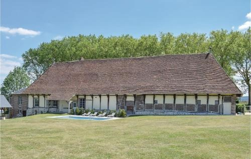 Six-Bedroom Holiday Home in Gournau en Bray, 古尔奈昂布雷 — 照片 1
