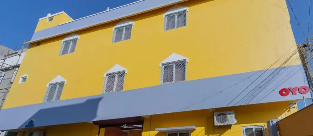 OYO 26735 Hotel Gnanam Residency, 卡拉佩特 — 照片 1