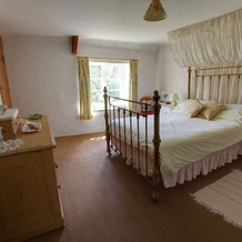 The old Coach House of This Dairy Farm was Converted Into a Lovely Cottage, Slaughterford — photo 2
