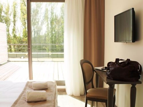 Adonis Aix en Provence 39175, 埃吉耶 — 照片 1