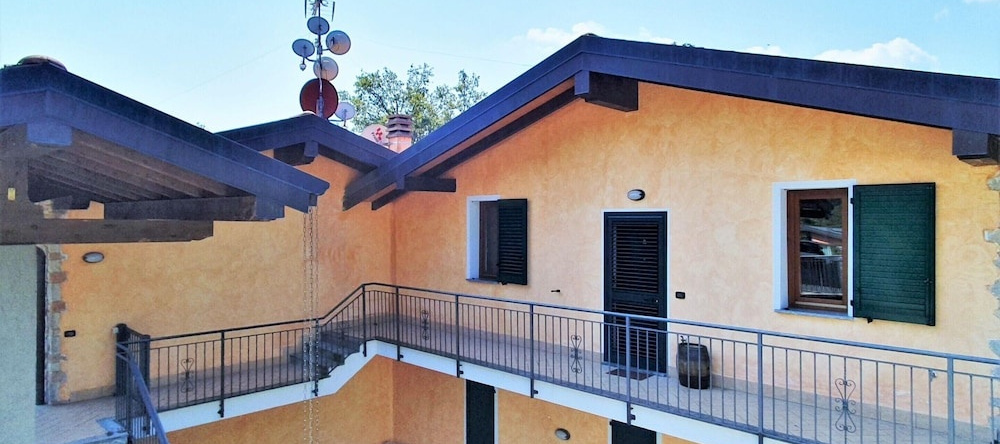Apartment in Bosco With Scenic Terrace, Montegrino Valtravaglia — photo 1