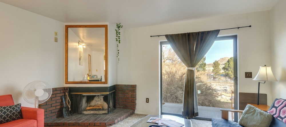 Adventure Base 3 Near Lake Powell - Dog Friendly, Биг-Уотер — фото 1