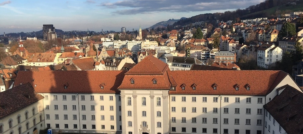 Completely Renovated Apartment Near the Train Station and the Center, St. Gallen — photo 1