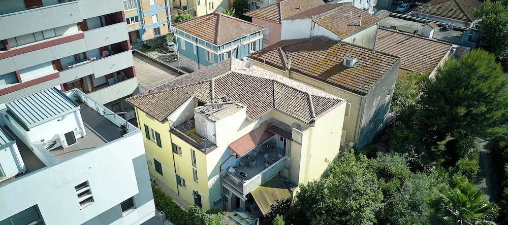 Amare, Джулианова — фото 1
