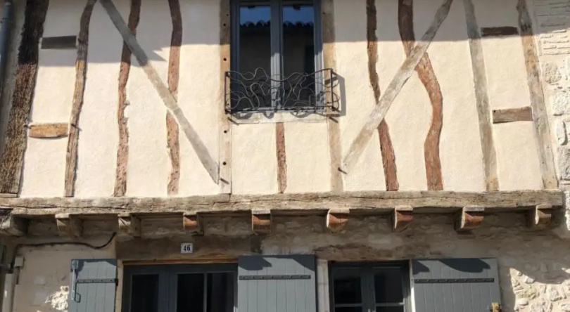 Beautiful Eymet Bastide House & Courtyard Garden, Эиме — фото 1
