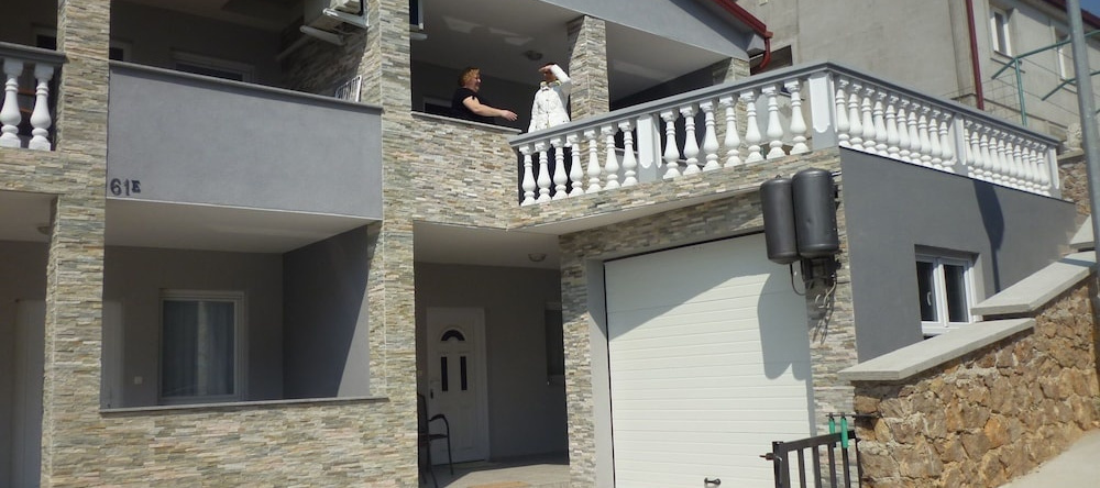 Apartments Bugenvilla-with Beautiful Seaview, 塞利内 — 照片 1