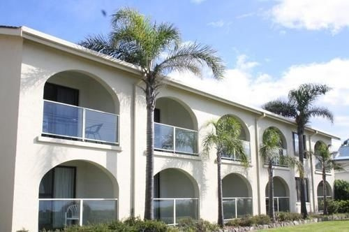 Edgewater Gardens, Batehaven — photo 1
