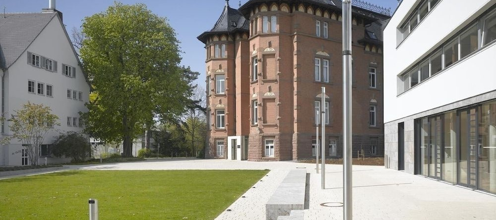 Tagungszentrum & Hotel evangelische Akademie Bad Boll, 巴特博尔 — 照片 1
