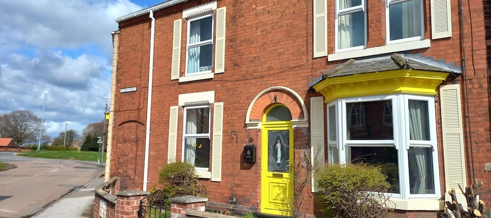 Charming 4-Bed Victorian House In Retford, Ретфорд — фото 1